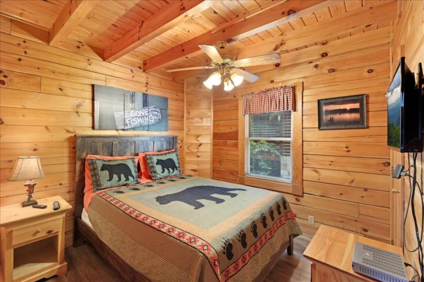 5Br Smoky Cabin Hot Tub, Games, 1 Mi To Parkway Pigeon Forge Exteriör bild