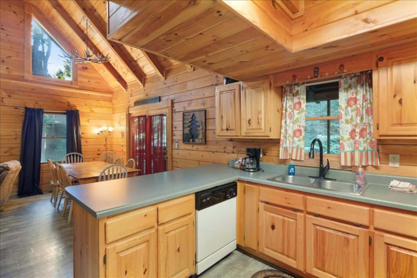 5Br Smoky Cabin Hot Tub, Games, 1 Mi To Parkway Pigeon Forge Exteriör bild