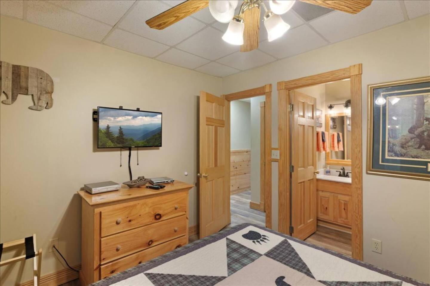 5Br Smoky Cabin Hot Tub, Games, 1 Mi To Parkway Pigeon Forge Exteriör bild