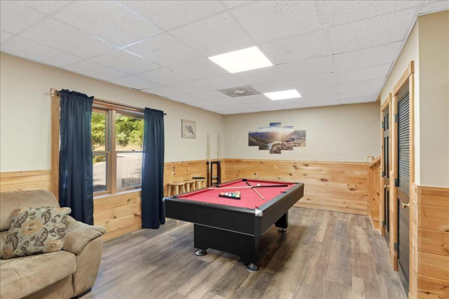 5Br Smoky Cabin Hot Tub, Games, 1 Mi To Parkway Pigeon Forge Exteriör bild