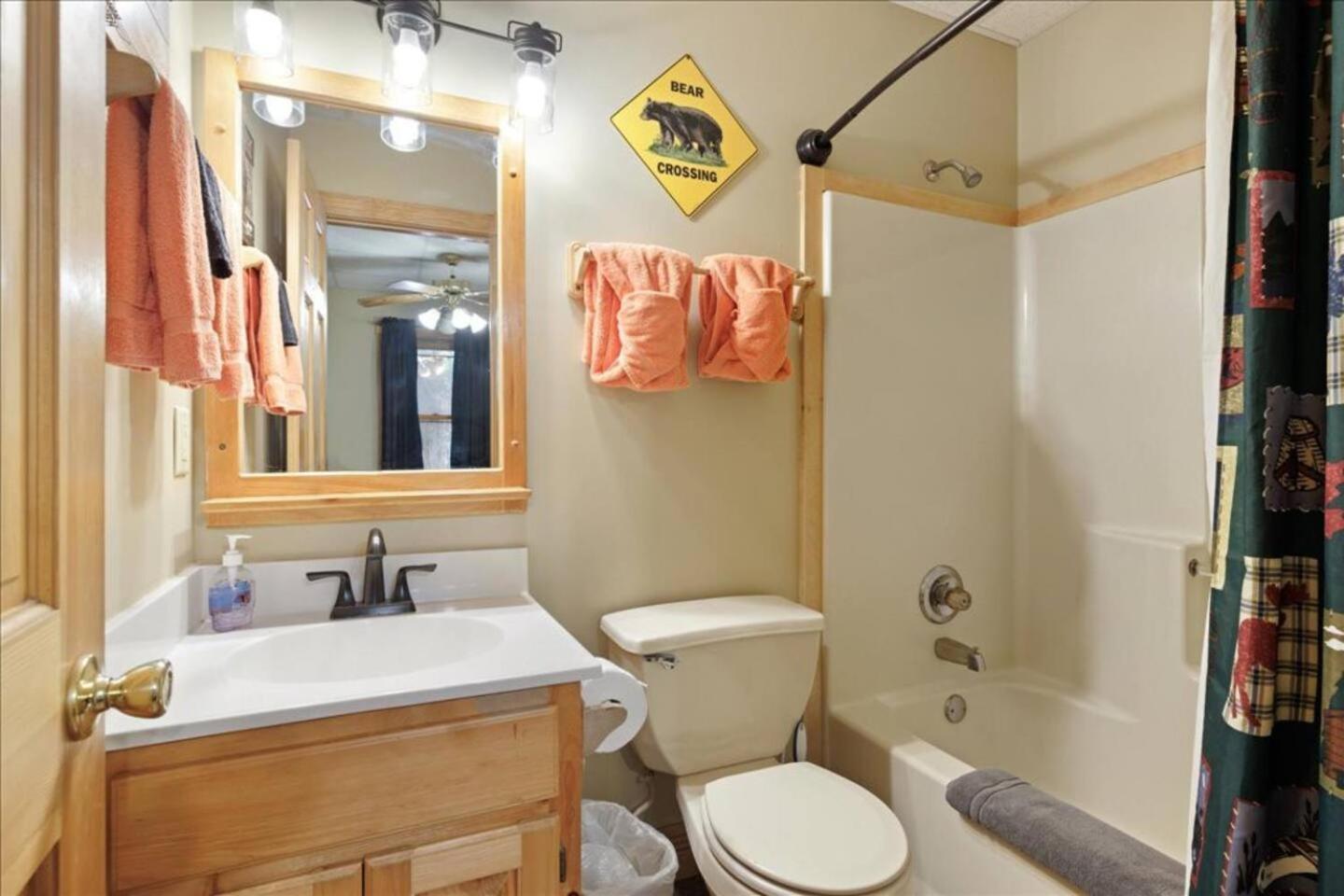 5Br Smoky Cabin Hot Tub, Games, 1 Mi To Parkway Pigeon Forge Exteriör bild