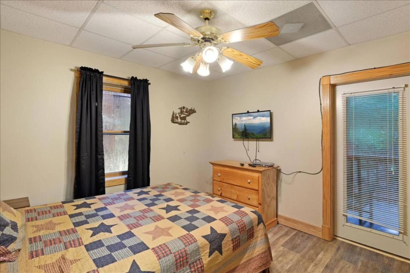 5Br Smoky Cabin Hot Tub, Games, 1 Mi To Parkway Pigeon Forge Exteriör bild