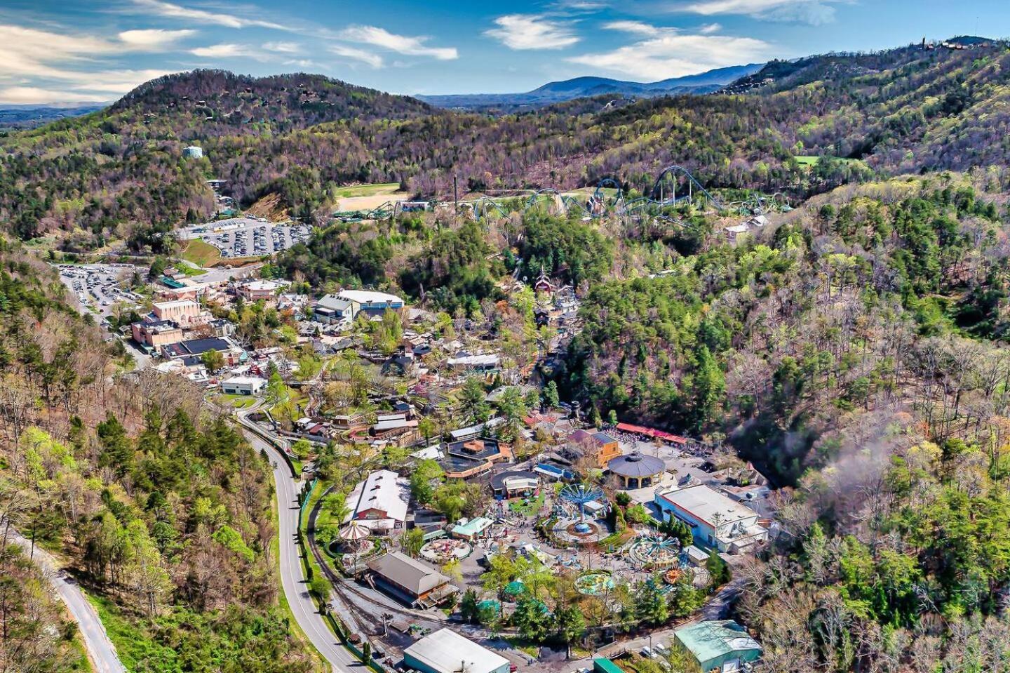5Br Smoky Cabin Hot Tub, Games, 1 Mi To Parkway Pigeon Forge Exteriör bild