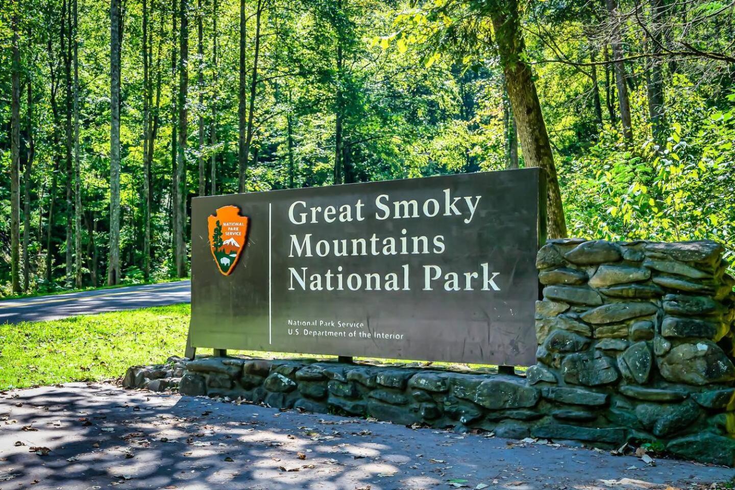 5Br Smoky Cabin Hot Tub, Games, 1 Mi To Parkway Pigeon Forge Exteriör bild