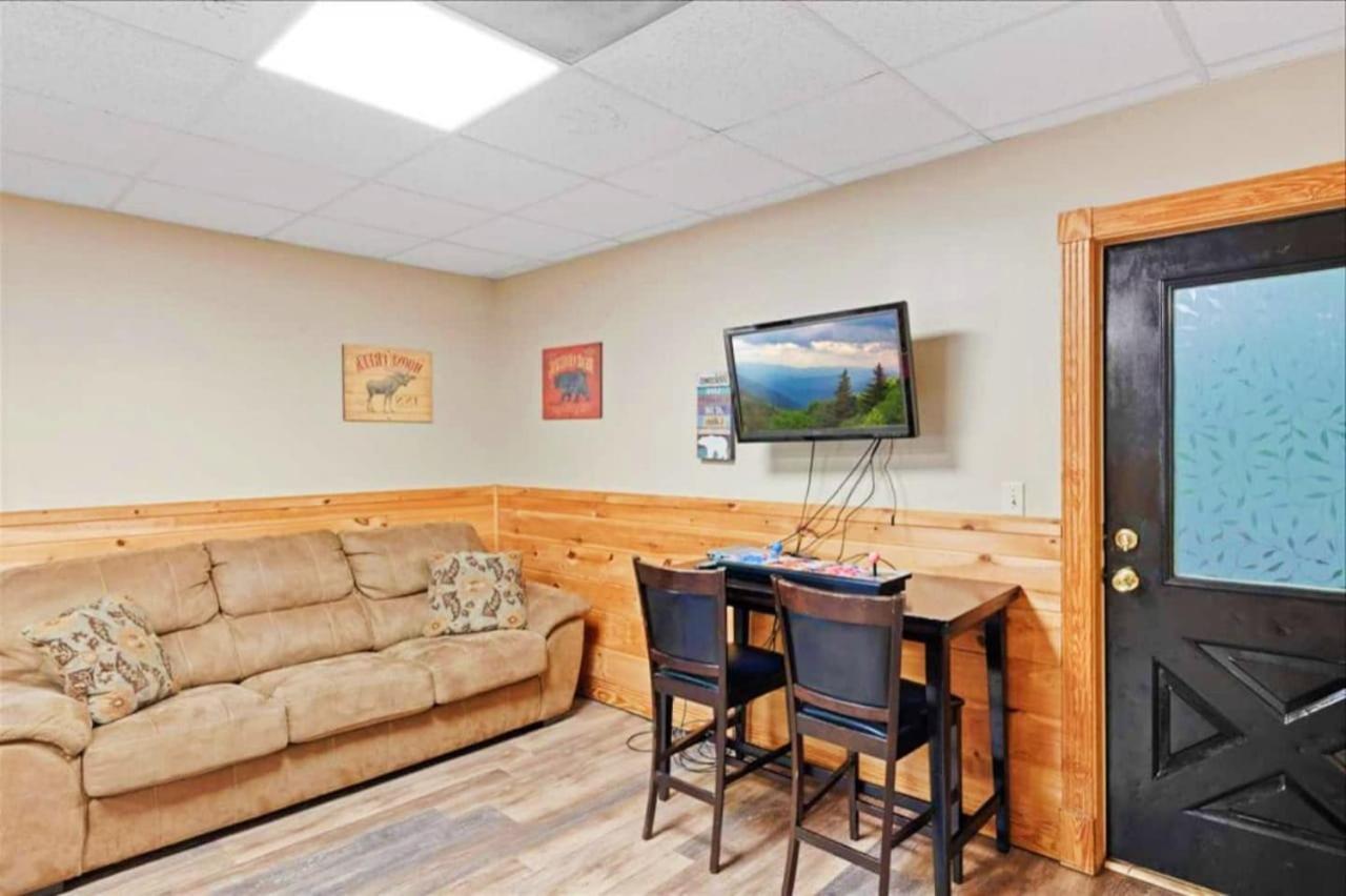 5Br Smoky Cabin Hot Tub, Games, 1 Mi To Parkway Pigeon Forge Exteriör bild